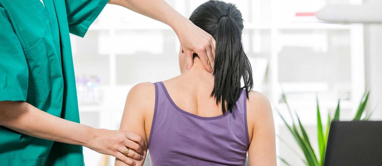A patient with neck pain at the doctor's examination
